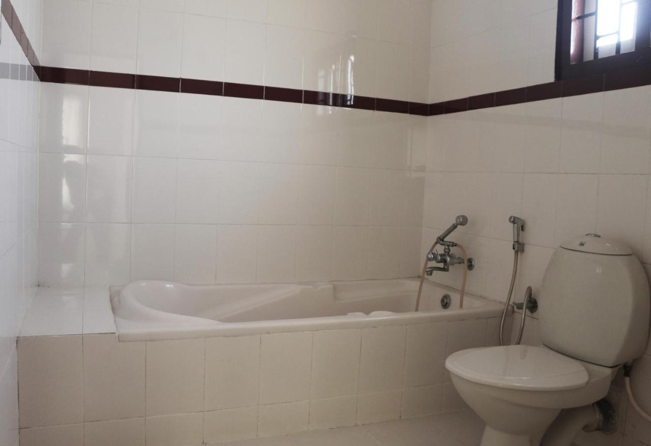 East Coast Hotel Thiruvananthapuram Ngoại thất bức ảnh