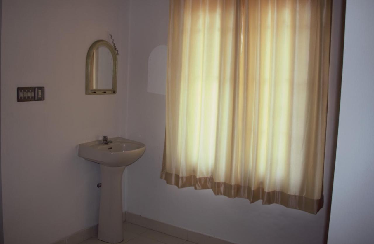 East Coast Hotel Thiruvananthapuram Ngoại thất bức ảnh