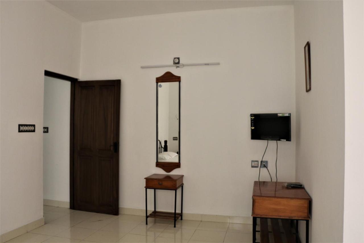 East Coast Hotel Thiruvananthapuram Ngoại thất bức ảnh