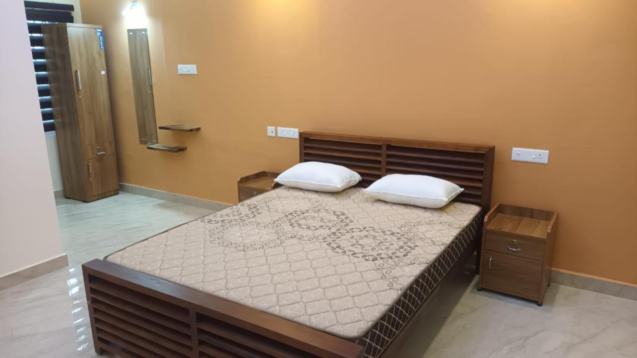 East Coast Hotel Thiruvananthapuram Ngoại thất bức ảnh